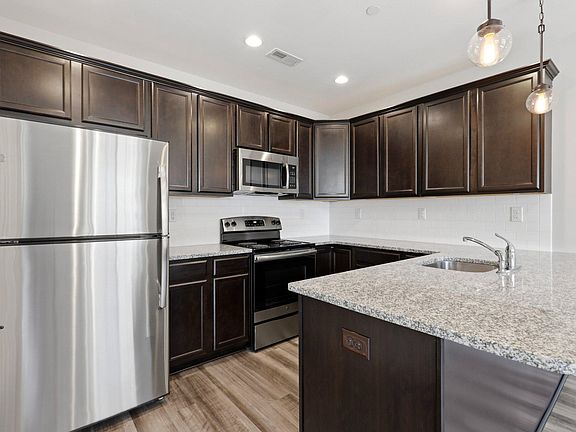 5th image of 1505 Dekalb St Unit 106