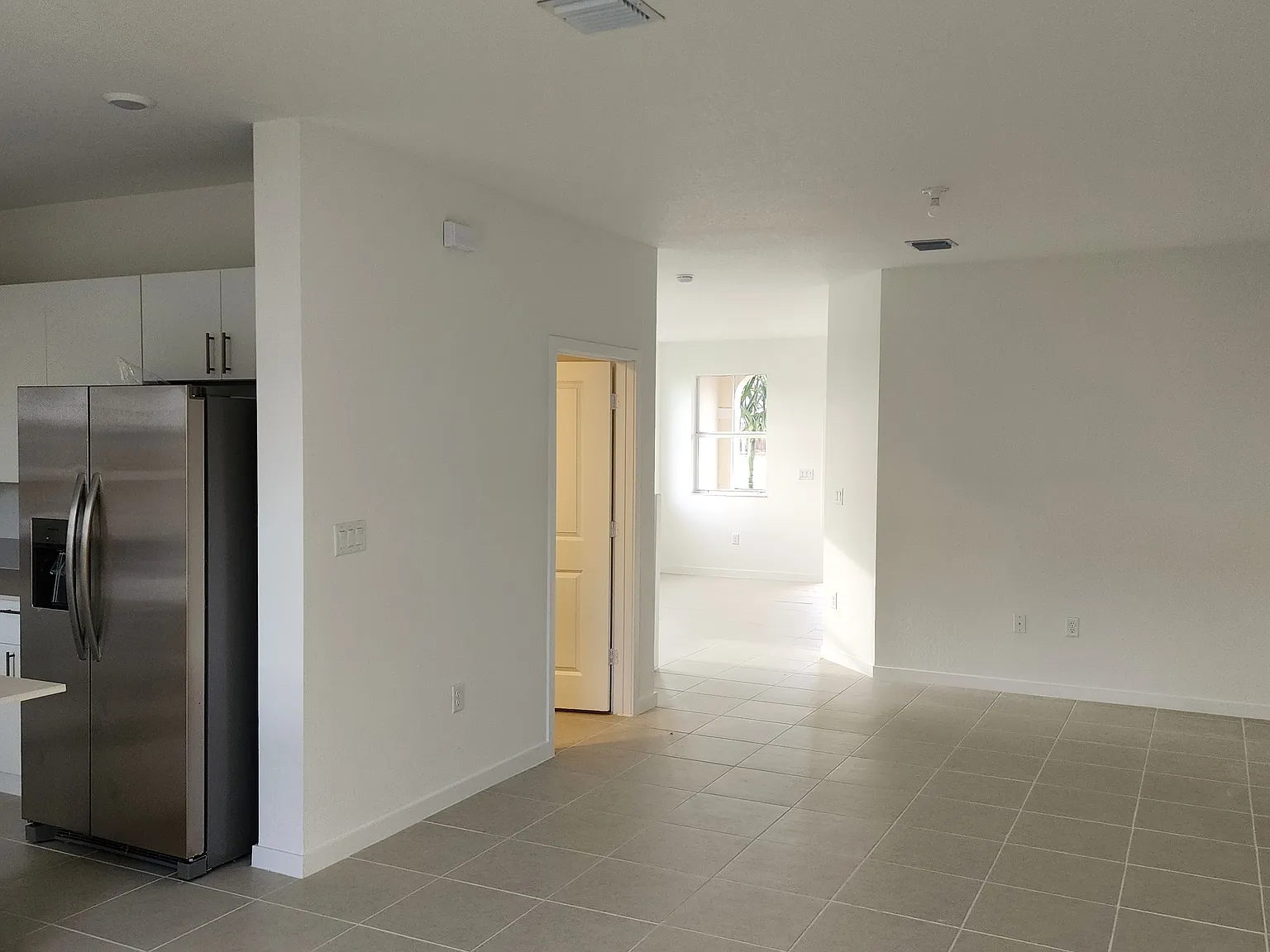 3 bed, 2.5 bath, 1828 sqft, $2,800 — Photo 4