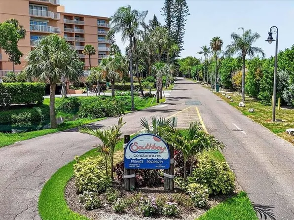 7400 Sunshine Skyway Ln S APT 126, Saint Petersburg, FL 33711