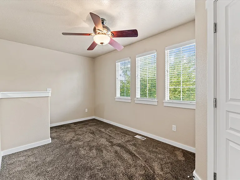 115 W Lava Falls St — Photo 21