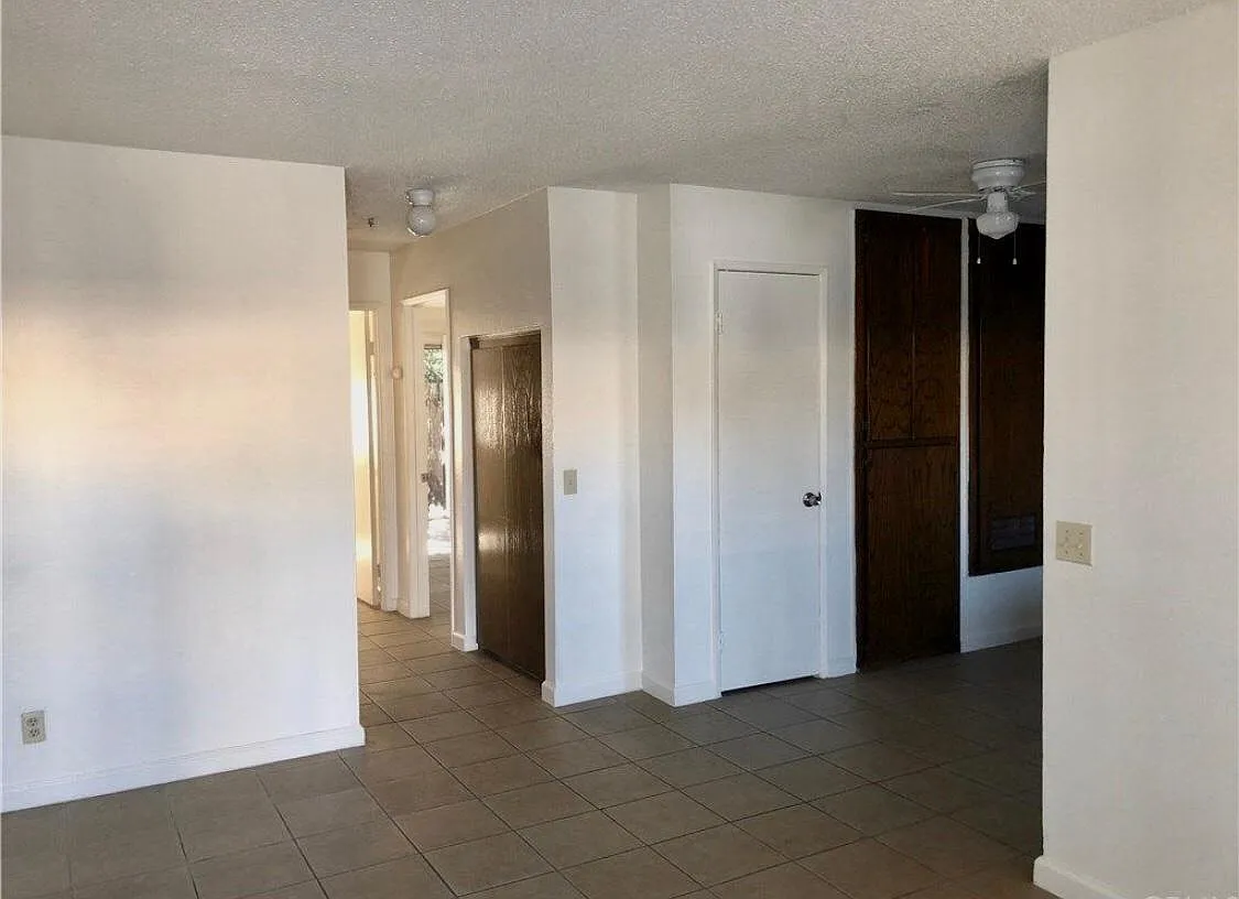 2 bed, 950 sqft, $1,900 — Photo 4