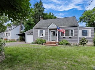 28-31 Sheridan Pl, Fair Lawn, NJ 07410