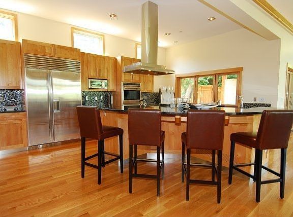 3rd image of 1480 Bellevue Dr
