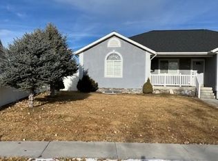 1517 E Falcon Ln, Eagle Mountain, UT 84005