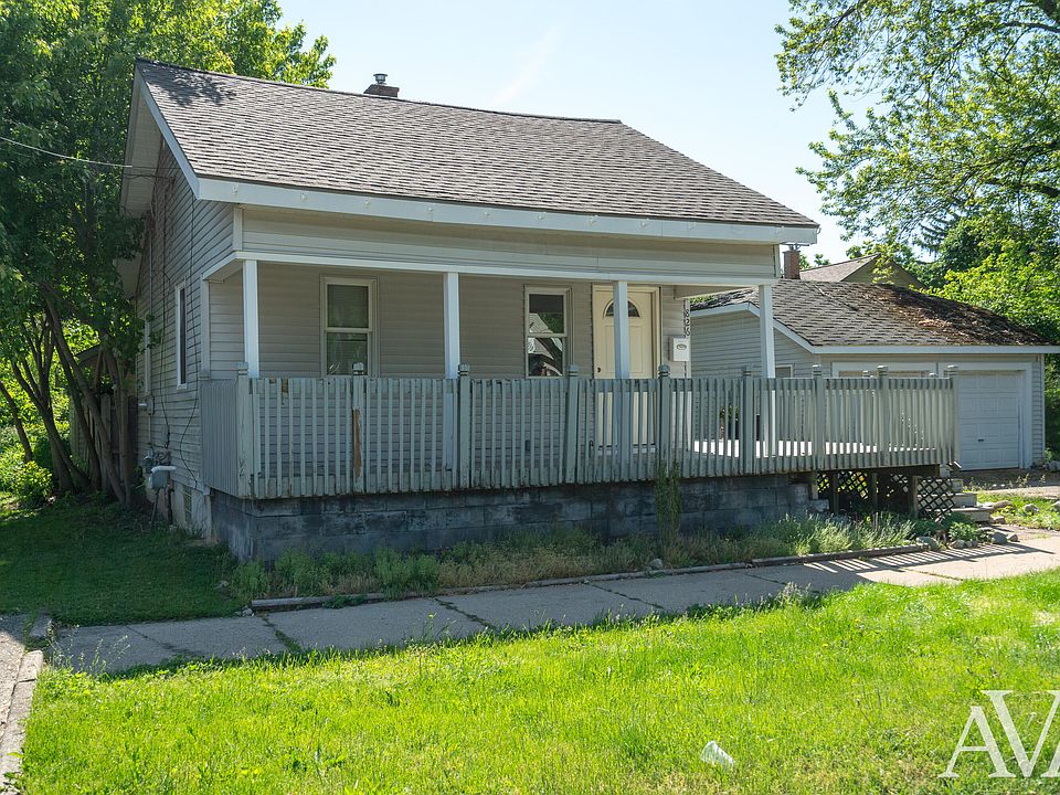1st image of 826 Lincoln Ave NW