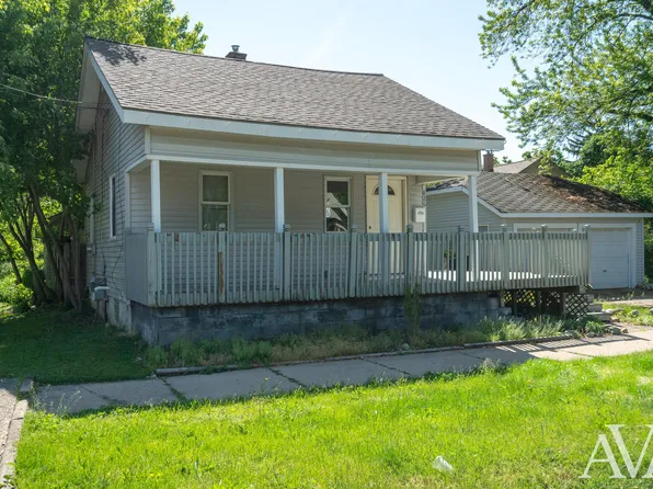 826 Lincoln Ave NW, Grand Rapids, MI 49504