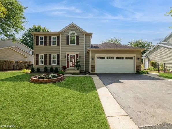 2451 Crystal Creek Ln, Elgin, IL 60124