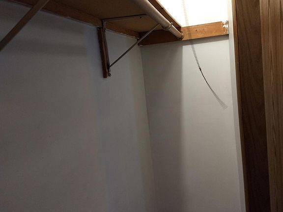 4th image of 480 Coyne St