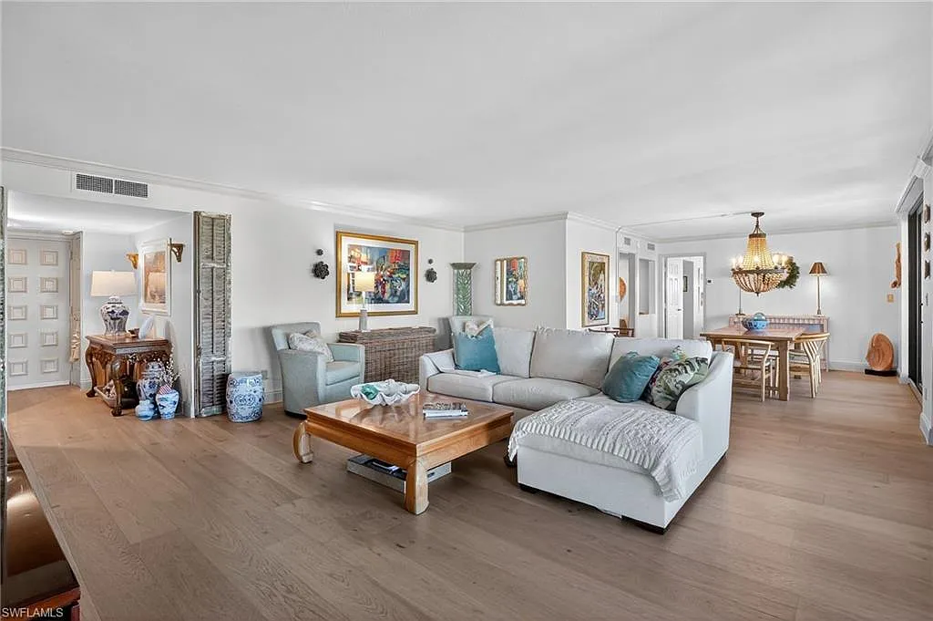 3 bed, 2.0 bath, 1840 sqft, $9,000 — Photo 4