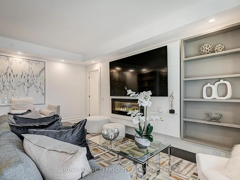 3 Southvale Dr #401 — Photo 7