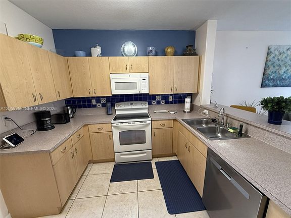 4th image of 13966 SW 155th St