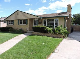 2827 Pinehurst Ave, Racine, WI 53403