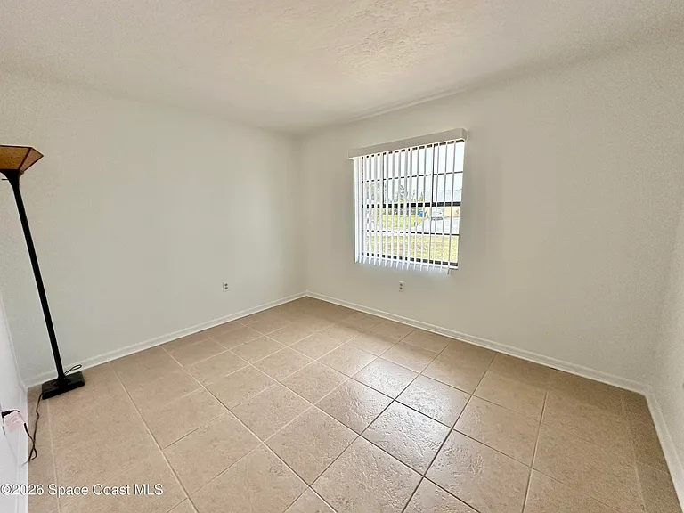 522 Karney Ave NE — Photo 8