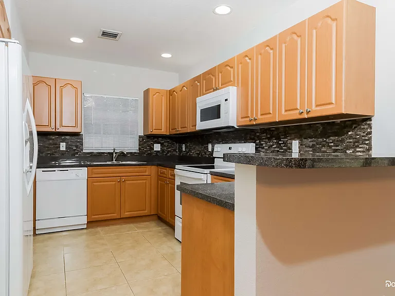 459 SW Laconic Ave — Photo 4