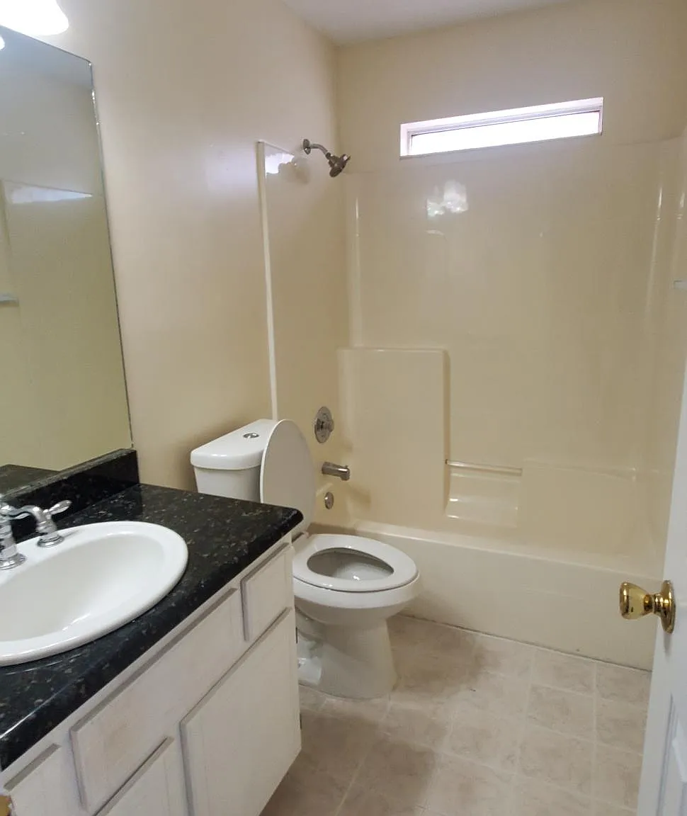 3 bed, 1343 sqft, $2,500 — Photo 4