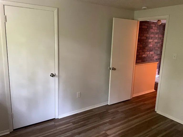 446 Crosby Dr — Photo 17
