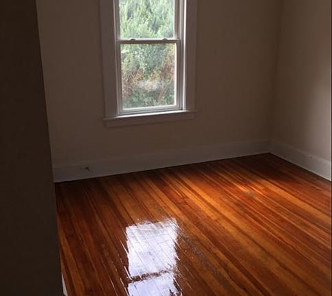 4th image of 235 Scofield Ave