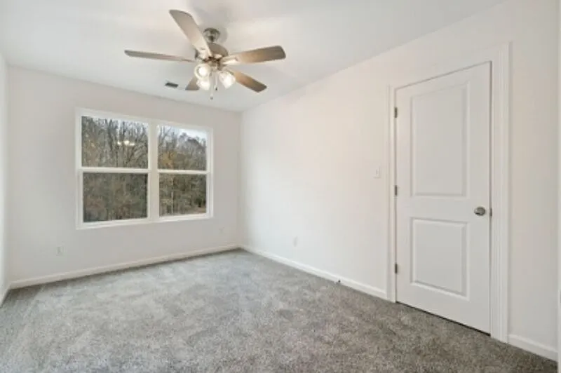 4 bed, 2.5 bath, 3149 sqft, $3,000 — Photo 2