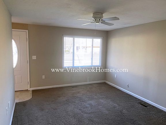 3rd image of 1100 Primrose Dr