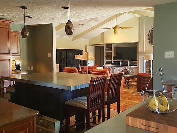 4th image of 4110 Flintridge Dr