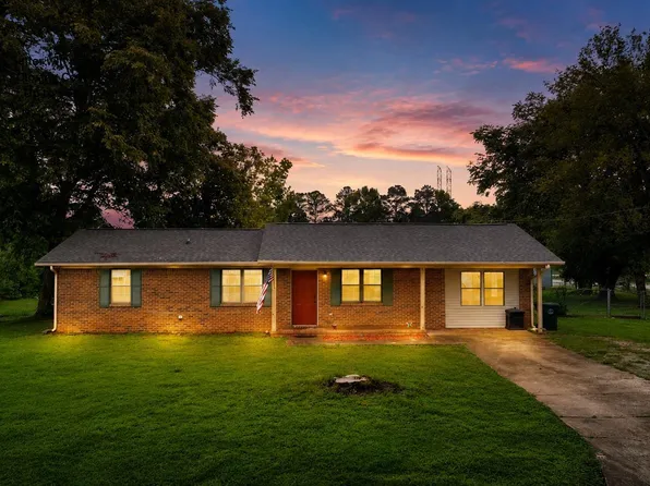 14 Canadian Dr, Scottsboro, AL 35769