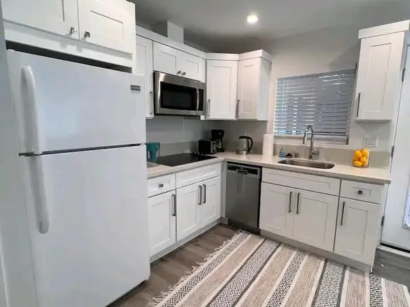 8549 1/2 Elizalde Ave, Northridge, CA 91324