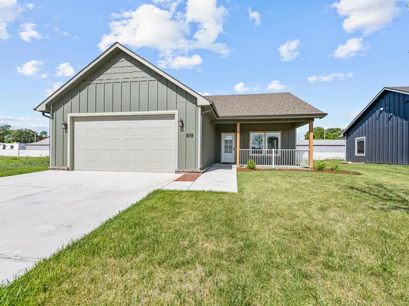 413 Dala Dr, Lindsborg, KS 67456