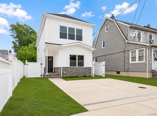 249 Bedford Ave, New Hyde Park, NY 11040