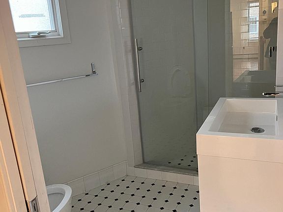 4th image of 1022 Dickinson St #2