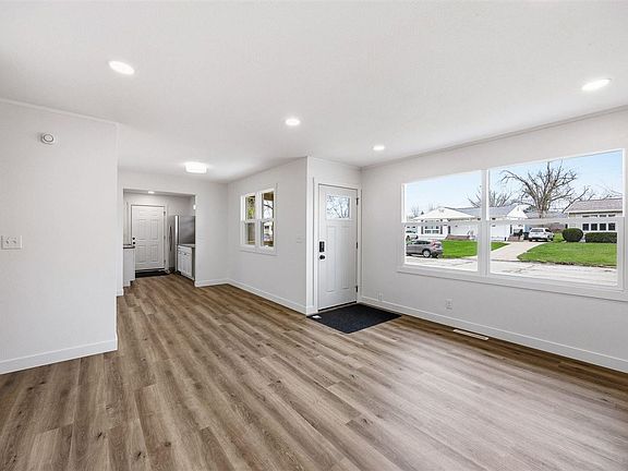 4th image of 1110 Regent St NE