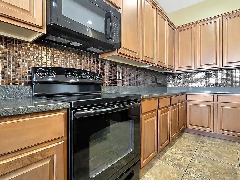 13637 S 175th Dr — Photo 14