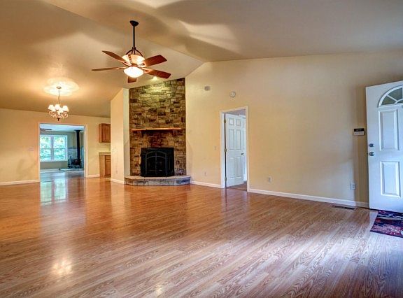2nd image of 174 Pine Hollow Way