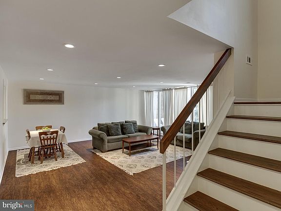 4th image of 1651 S Hayes St #1