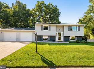 15115 Kamputa Dr, Centreville, VA 20120