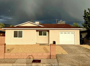 328 Maxine St NE, Albuquerque, NM 87123