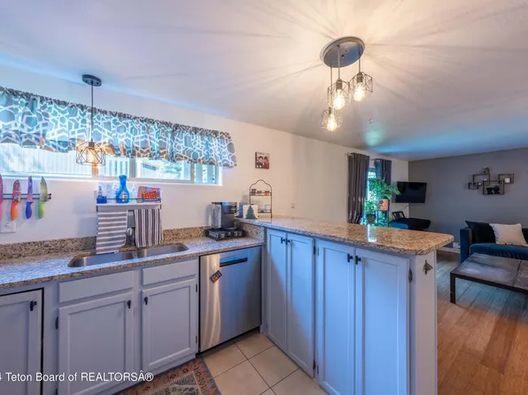 750 Powderhorn Ln APT L-2, Jackson, WY 83001