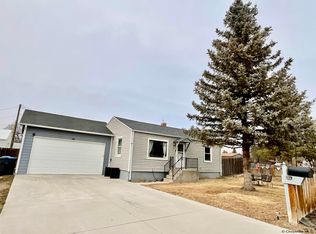 5620 Sunset Dr, Cheyenne, WY 82009