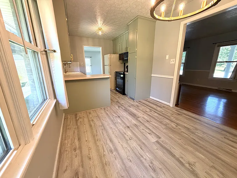 1125 Sheffield Dr — Photo 7