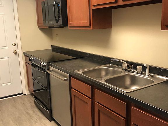 4th image of 7488 Country Brook Dr
