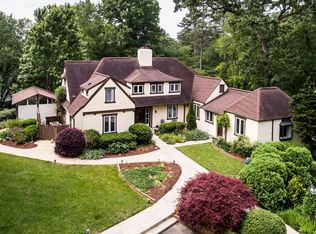 2 Buttons Rd, Chapel Hill, NC 27514