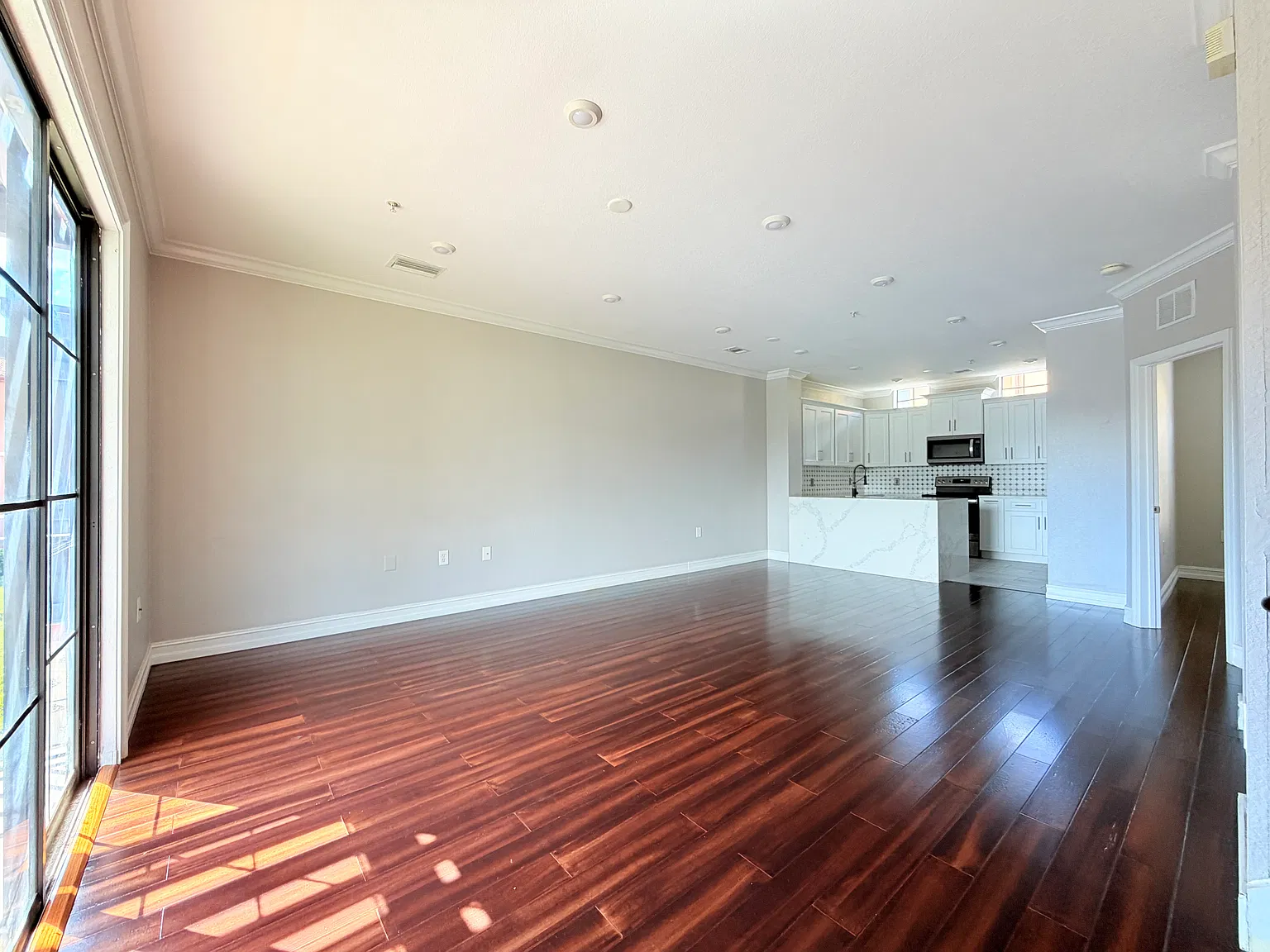 3 bed, 2.5 bath, 1678 sqft, $2,545 — Photo 4
