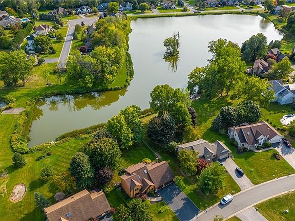 3rd image of 27 Glen Valley Dr