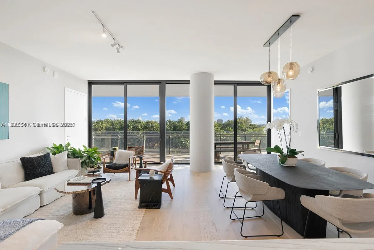 Building Photo - 8701 Collins Ave #404
