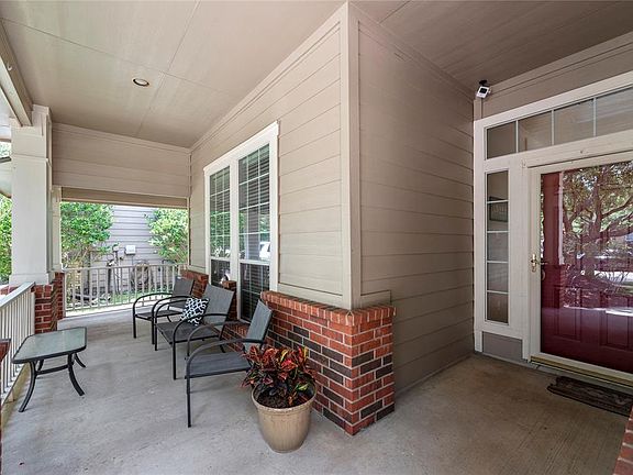 4th image of 4010 Chestnut Bend
