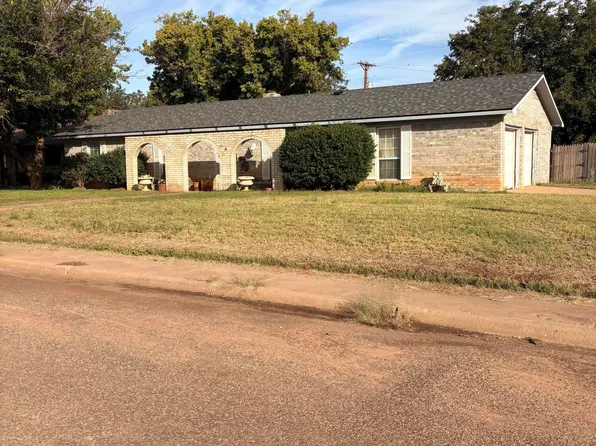 1813 E Reppto St, Brownfield, TX 79316