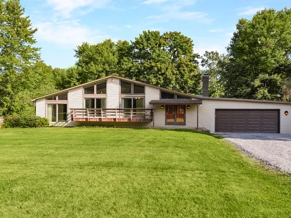 6136 Penn Dr, Butler, PA 16002