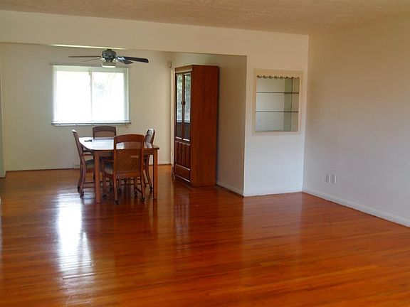 4th image of 3195 Blueacres Dr