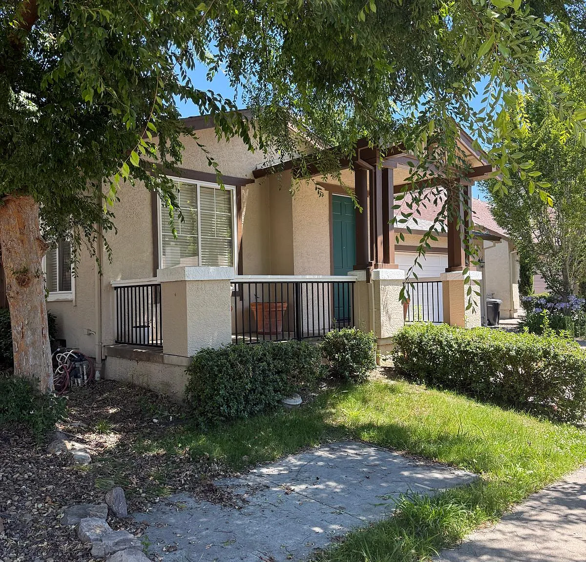 3 bed, 1374 sqft, $3,600 — Photo 1