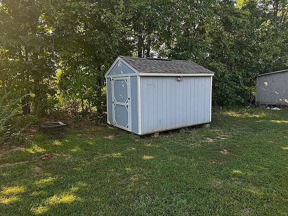 3rd image of 48 Lynnwood Cir
