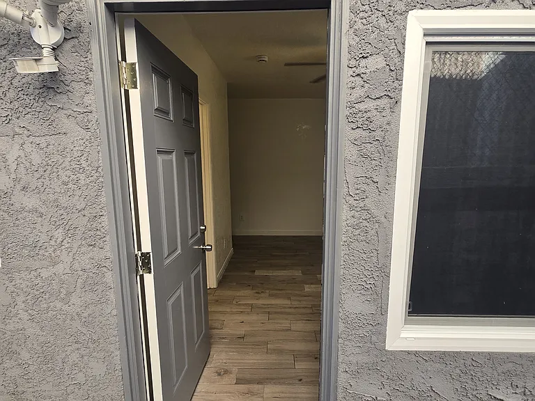 139 W Manchester Blvd #6 — Photo 9